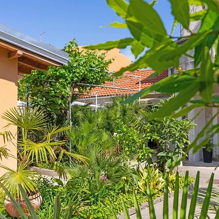Eleonora Free Parking, Garden & 5 Min To *