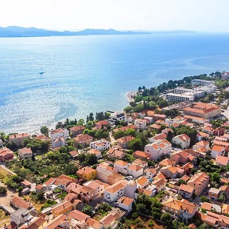 Eleonora Free Parking, Garden & 5 Min To