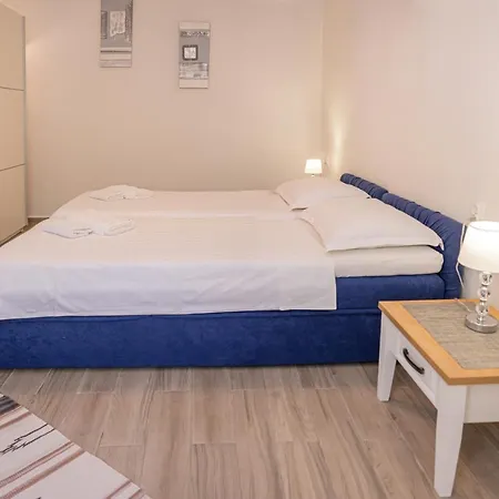 Eleonora Free Parking, Garden & 5 Min To Apartamento