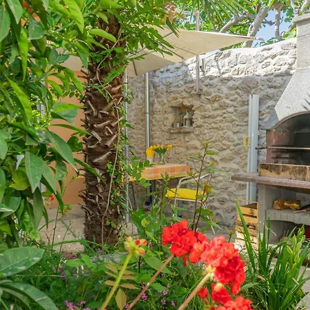 Eleonora Free Parking, Garden & 5 Min To *