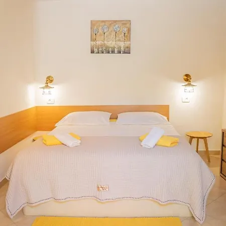 Eleonora Apartment *