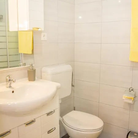 Eleonora Apartment *