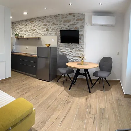 Eleonora Free Parking, Garden & 5 Min To *