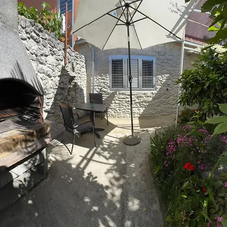Eleonora Free Parking, Garden & 5 Min To Apartamento Zadar
