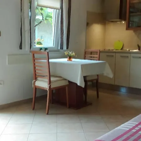 Eleonora Apartment